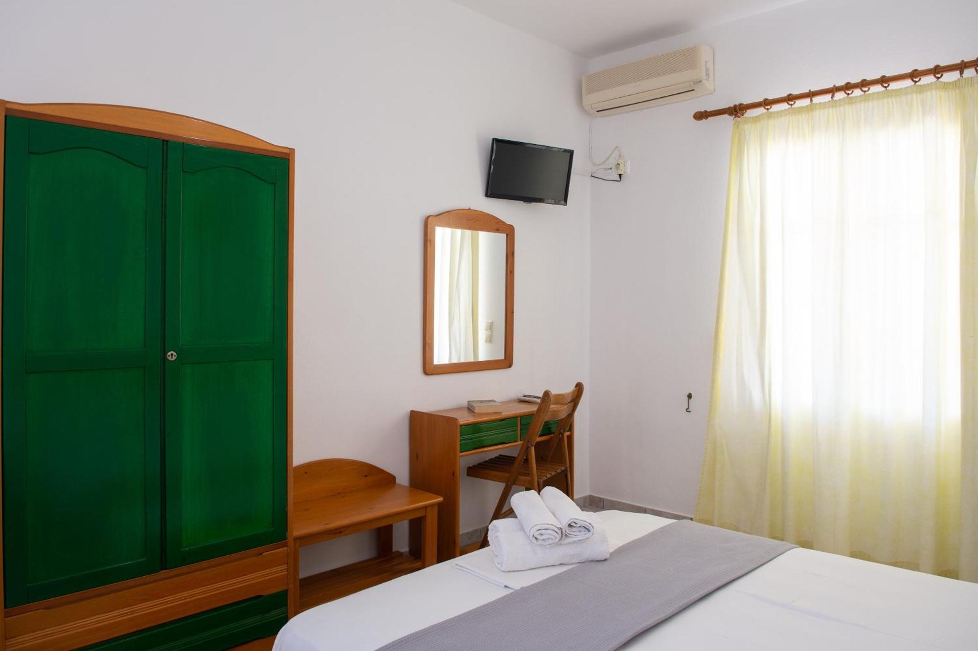 Morpheas Pension Rooms & Apartments Kamares  Kamer foto